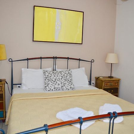 Troumpas Family Rooms & Apartments Leonídion Esterno foto