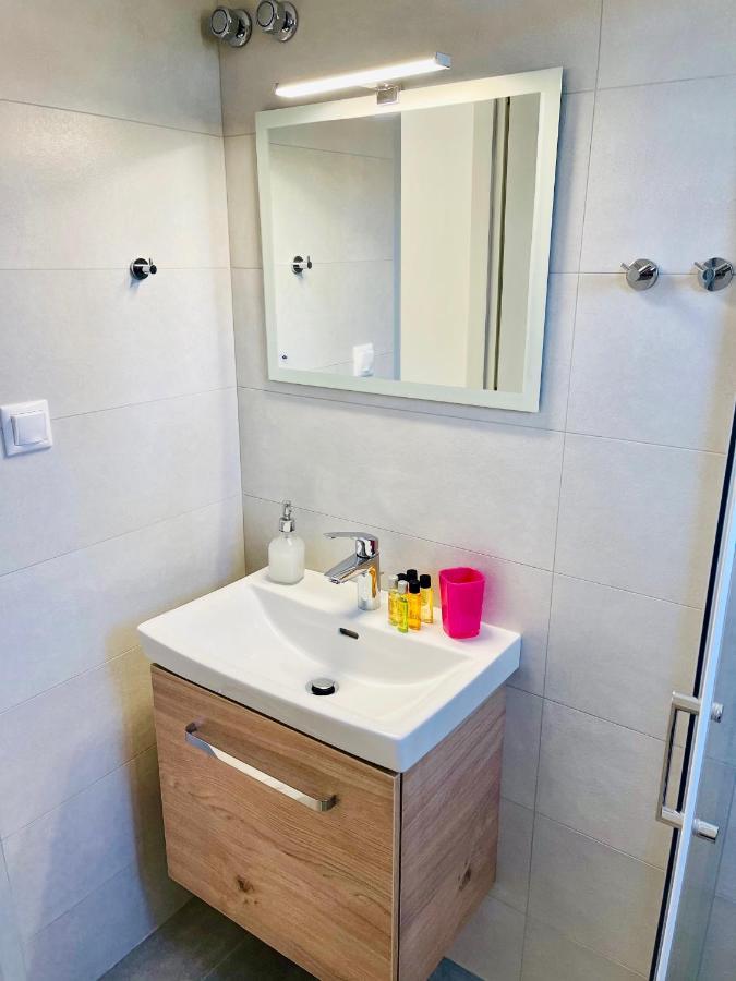 Troumpas Family Rooms & Apartments Leonídion Esterno foto