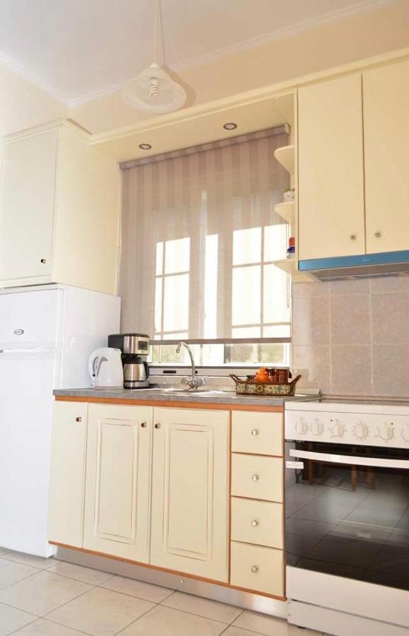 Troumpas Family Rooms & Apartments Leonídion Esterno foto