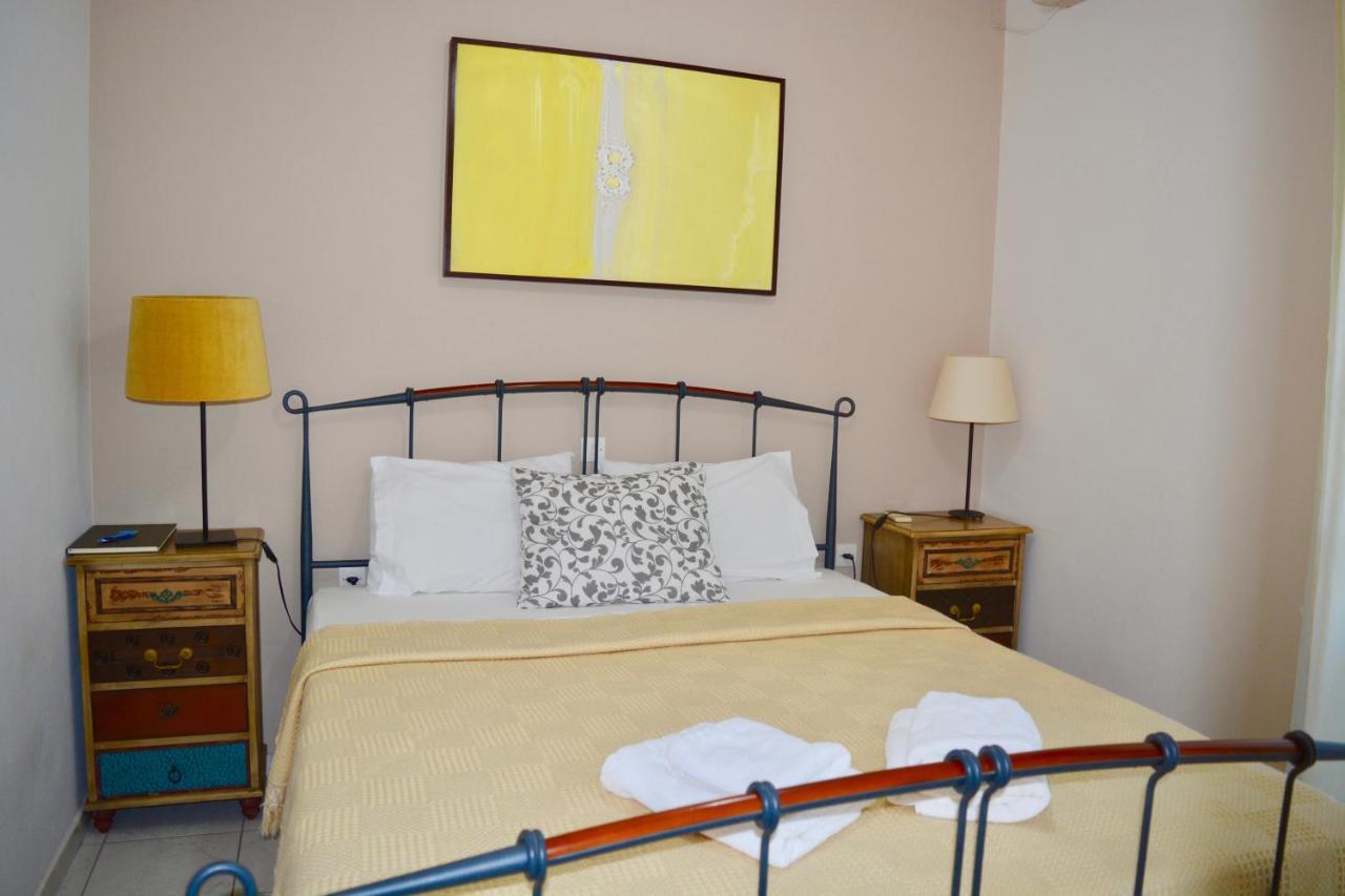 Troumpas Family Rooms & Apartments Leonídion Esterno foto
