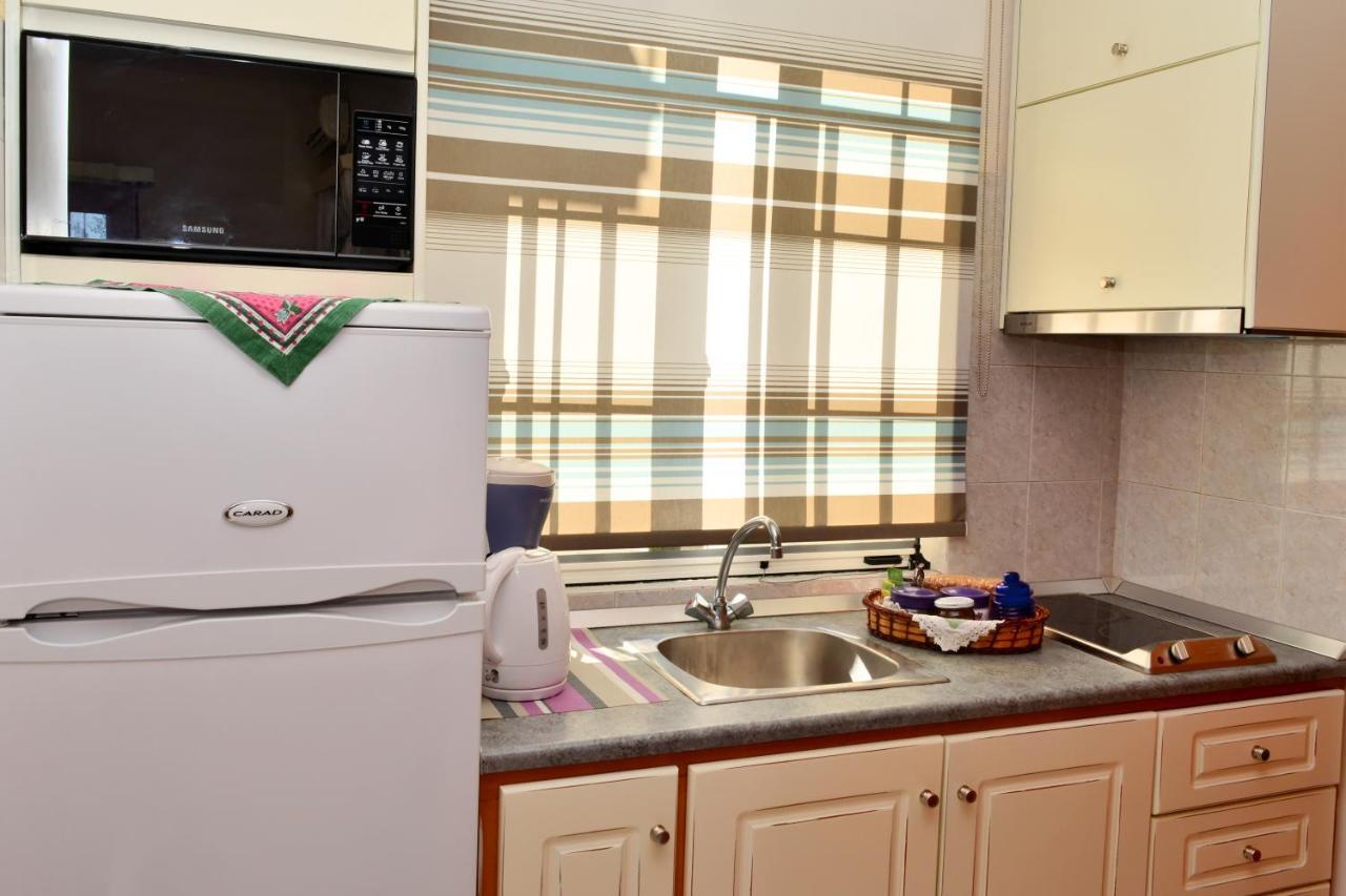 Troumpas Family Rooms & Apartments Leonídion Esterno foto