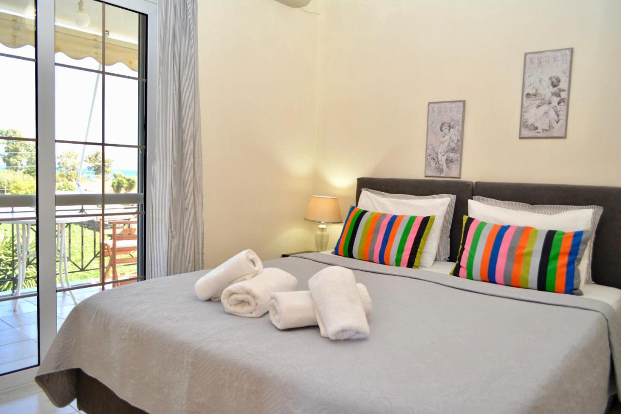 Troumpas Family Rooms & Apartments Leonídion Esterno foto