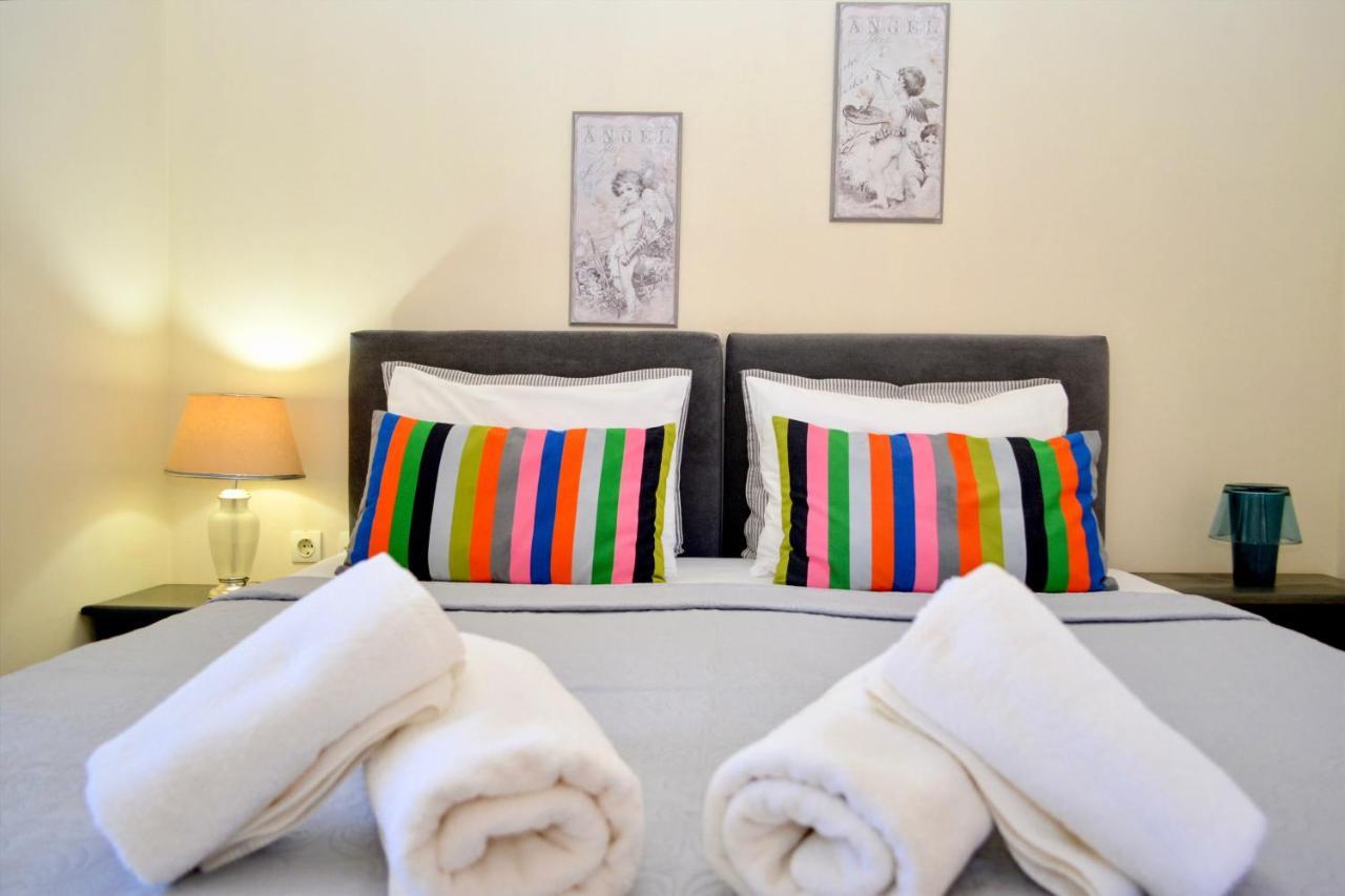 Troumpas Family Rooms & Apartments Leonídion Esterno foto