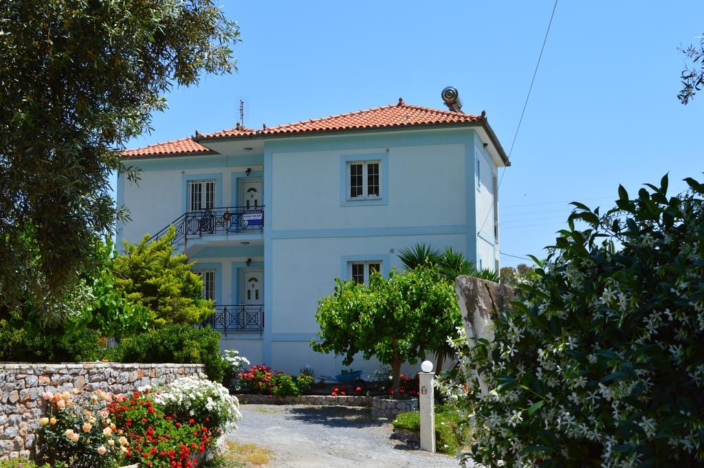 Troumpas Family Rooms & Apartments Leonídion Esterno foto